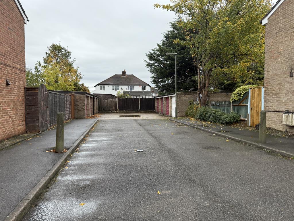 Lot: 42 - EIGHT GARAGES WITH COURTYARD - Entrance Access to 8 Garages